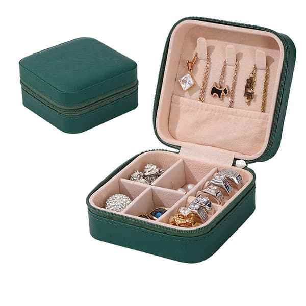 Travel jewelry case